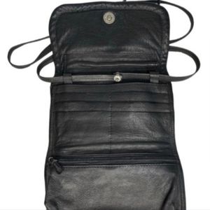 BLACK LEATHER KENNETH COLE TRI-FOLD CROSSBODY- EUC